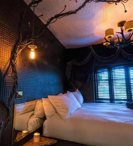 پانسیون Crazy Bear Stadhampton