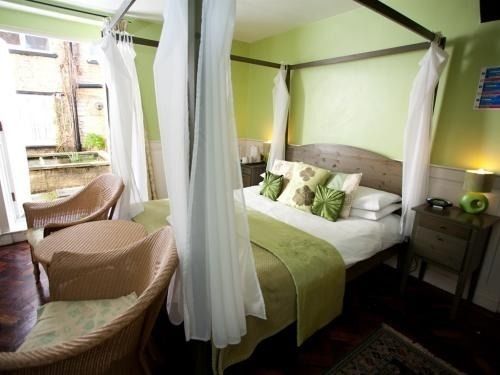 بنسيون The Witney Guest House