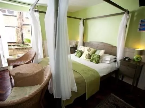 Pensão The Witney Guest House