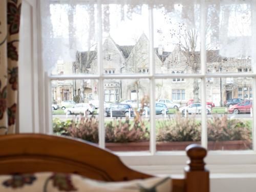 بنسيون The Witney Guest House