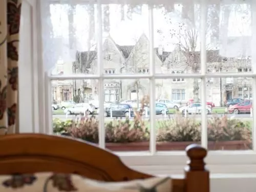 Pensão The Witney Guest House