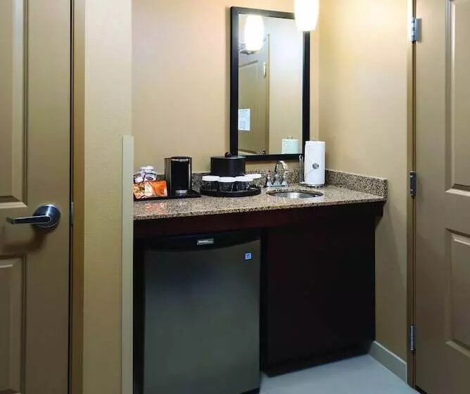 Clubhouse Hotel & Suites Fargo