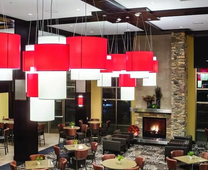 Clubhouse Hotel & Suites Fargo