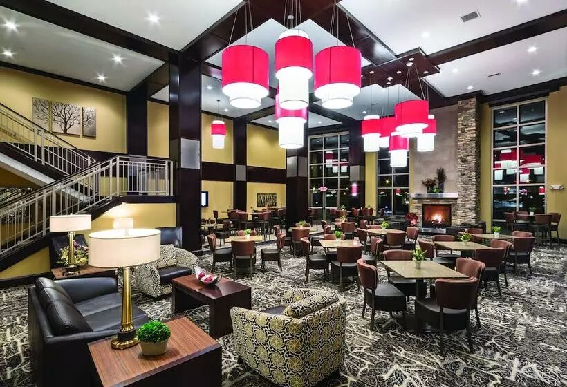 Clubhouse Hotel & Suites Fargo