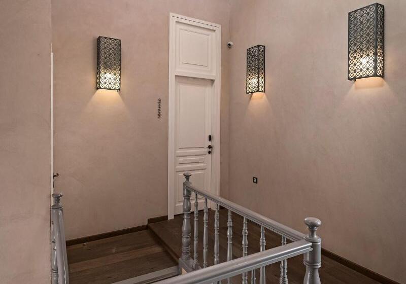 هتل Ambassadors Residence Boutique