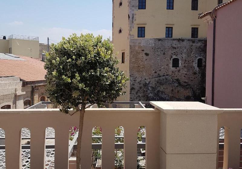 هتل Ambassadors Residence Boutique