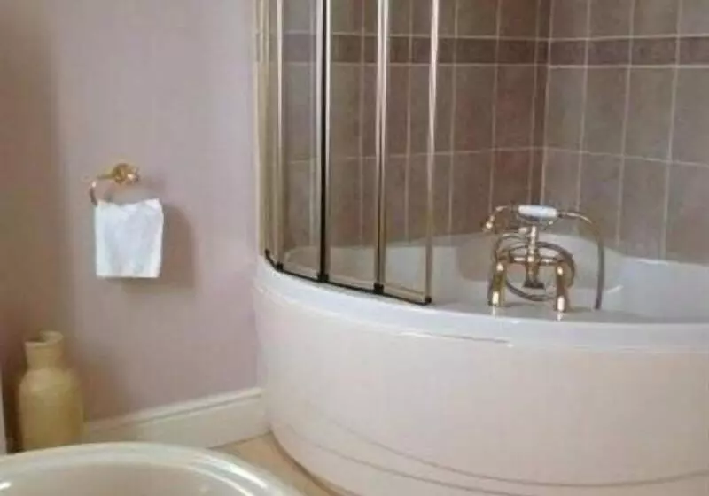 בית מלון כפרי Cadwgan House