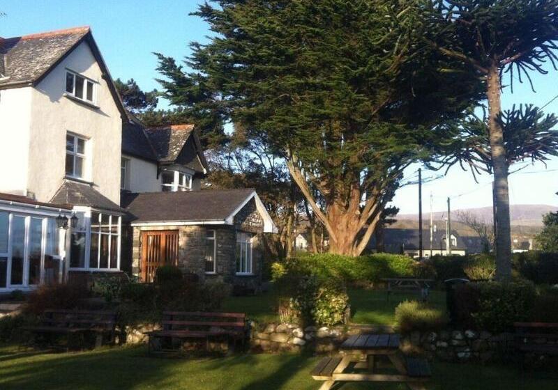 Отель Cadwgan House