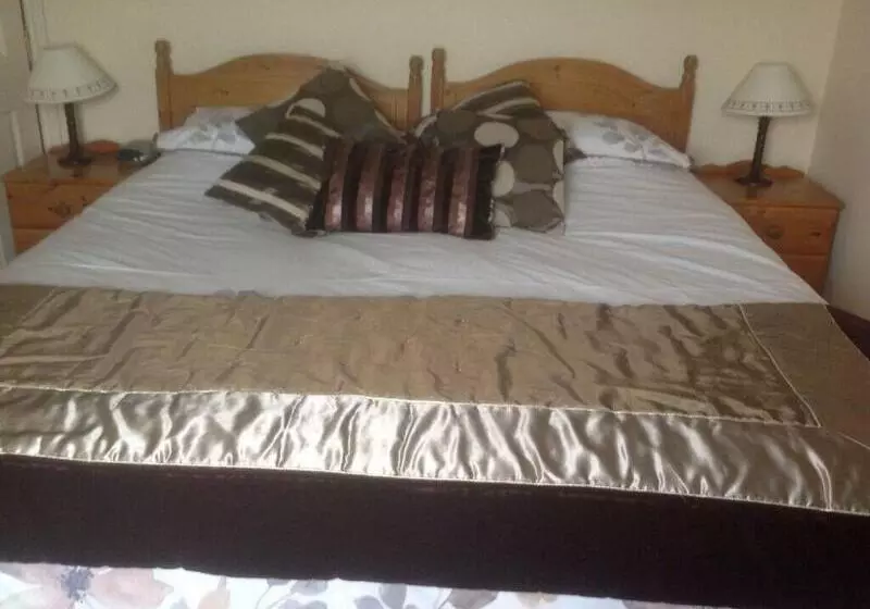 בית מלון כפרי Cadwgan House