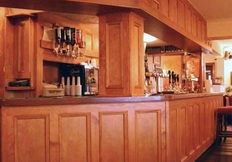 Отель Cadwgan House