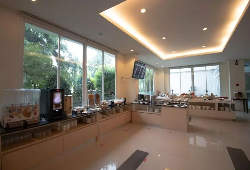 Phavina Hotel Rayong Sha Extra Plus