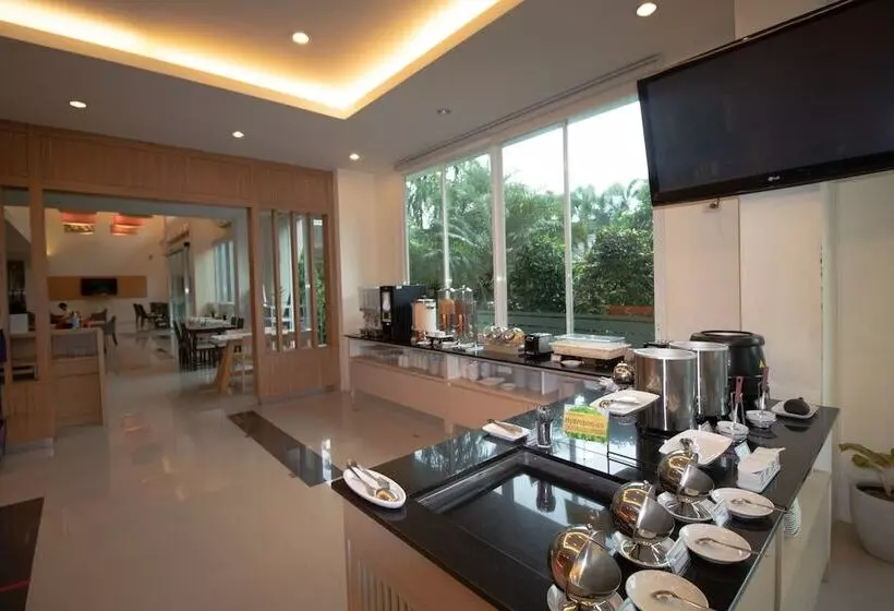 Phavina Hotel Rayong Sha Extra Plus