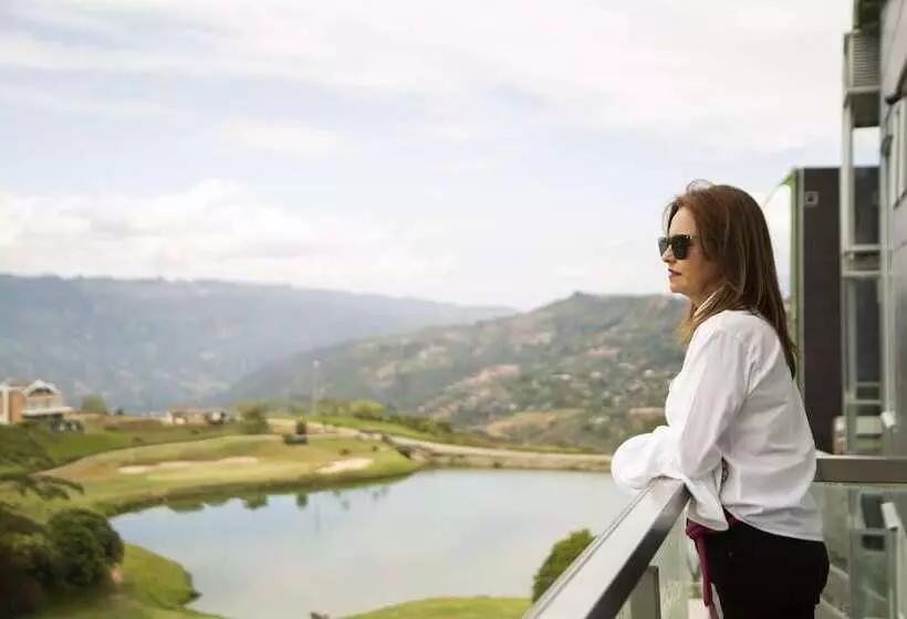 هتل Punta Diamante Premium