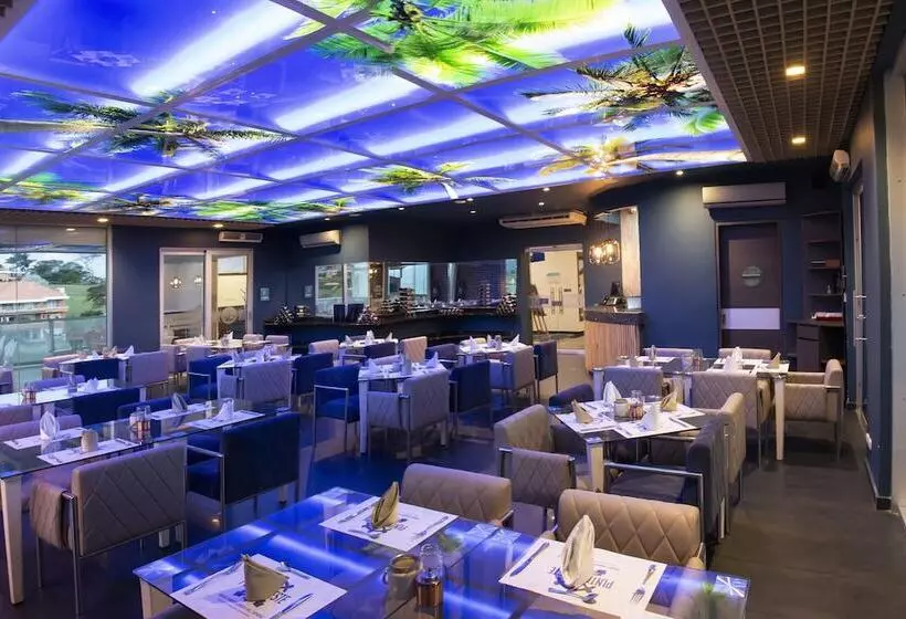 هتل Punta Diamante Premium