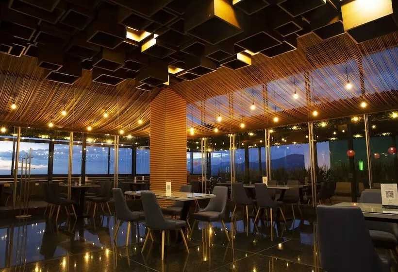 هتل Punta Diamante Premium