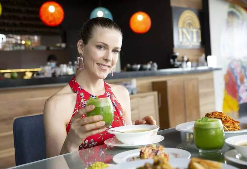 هتل Punta Diamante Premium