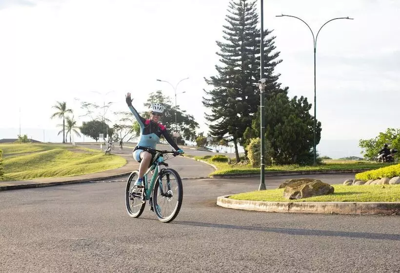 هتل Punta Diamante Premium