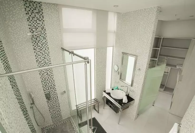 هتل Punta Diamante Premium