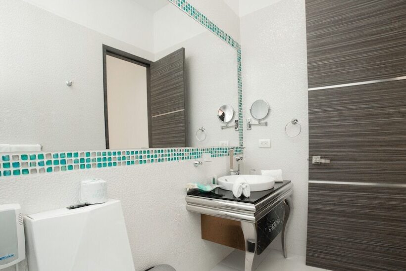 هتل Punta Diamante Premium