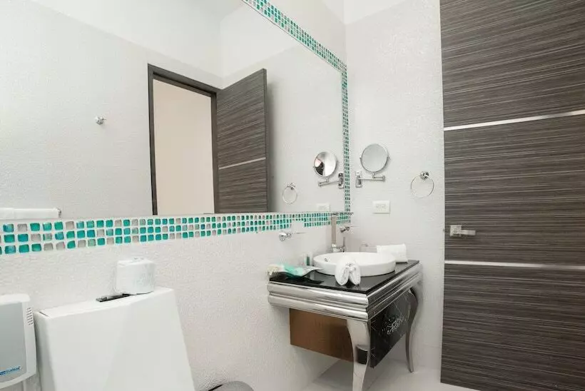 هتل Punta Diamante Premium