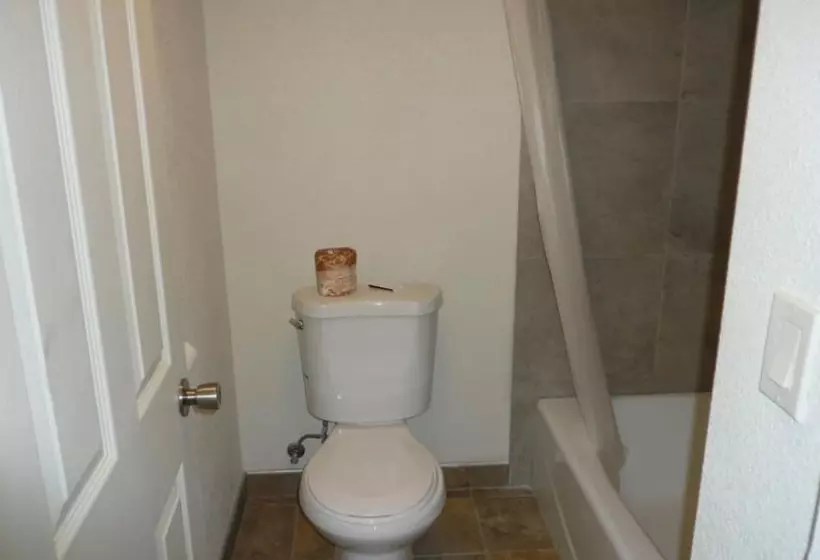 Отель Rodeway Inn Downtown Hanford