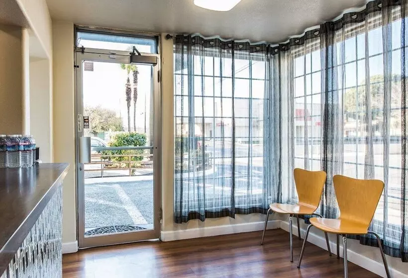 Отель Rodeway Inn Downtown Hanford