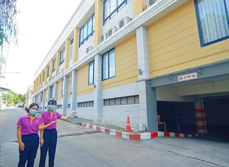 בית מלון כפרי Sriracha Orchid