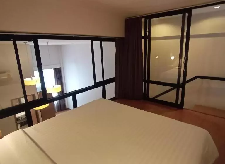 هتل Sriracha Orchid