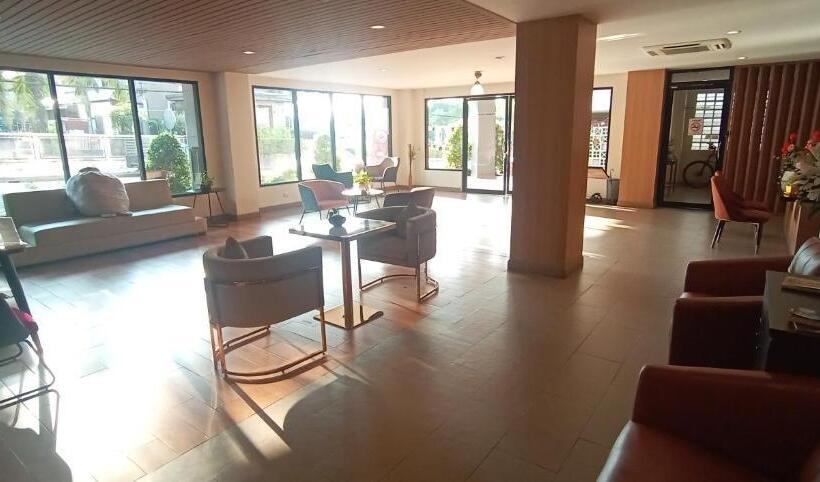 בית מלון כפרי Sriracha Orchid