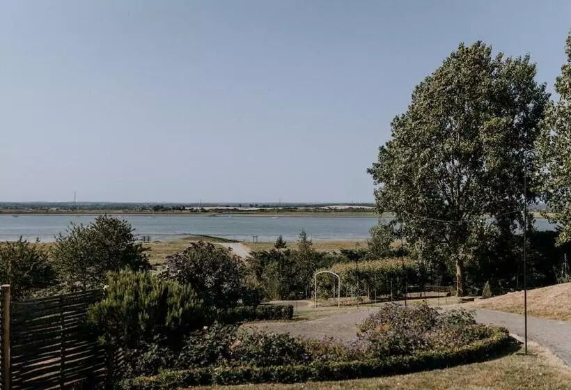 호텔 The Ferry House