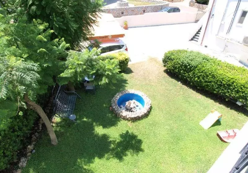 Kleopatra Traditional Hotel Apartments