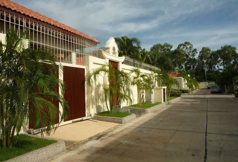 Majestic Residence Pool Villa Pattaya