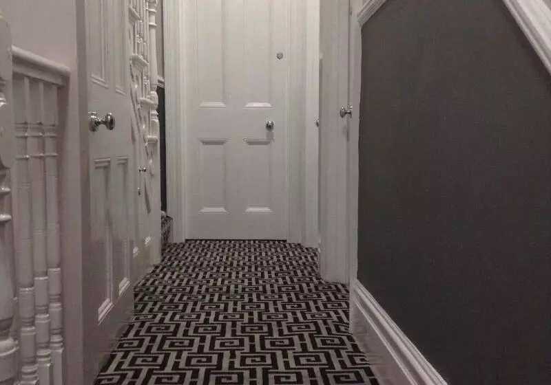 Pensió Cassandra Guest House