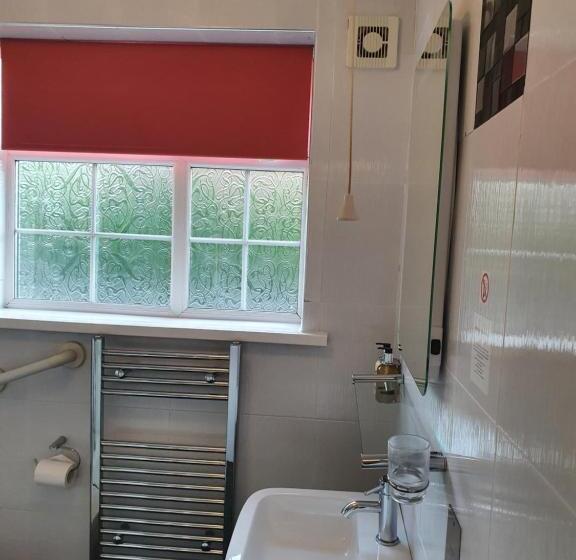 بنسيون Penryn Guest House, Ensuite Rooms, Free Parking And Free Wifi