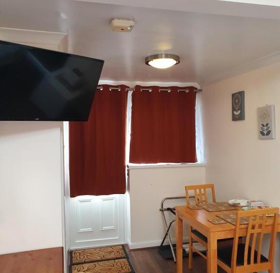 بنسيون Penryn Guest House, Ensuite Rooms, Free Parking And Free Wifi