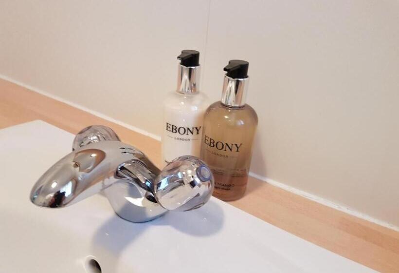 بنسيون Penryn Guest House, Ensuite Rooms, Free Parking And Free Wifi