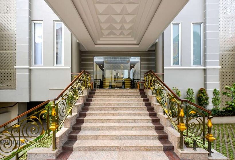 Hotel Super 8 By Wyndham Solo Indonesia