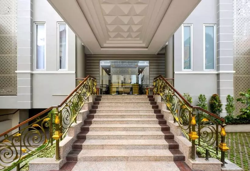 Hotelli Super 8 By Wyndham Solo Indonesia