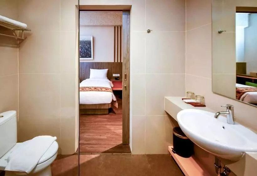 Hotelli Super 8 By Wyndham Solo Indonesia