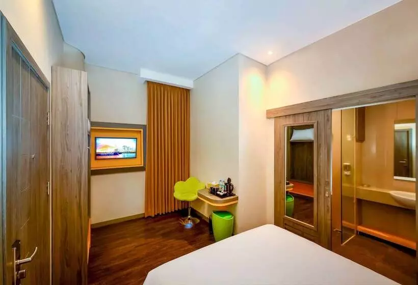 Hotelli Super 8 By Wyndham Solo Indonesia