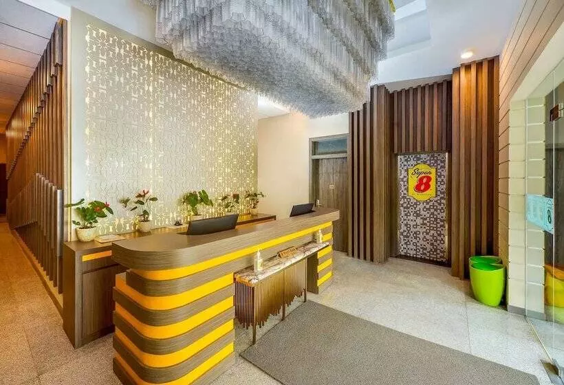 Hotelli Super 8 By Wyndham Solo Indonesia
