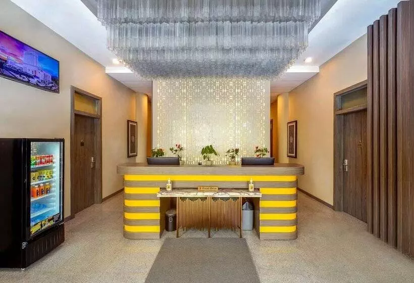 Hotelli Super 8 By Wyndham Solo Indonesia
