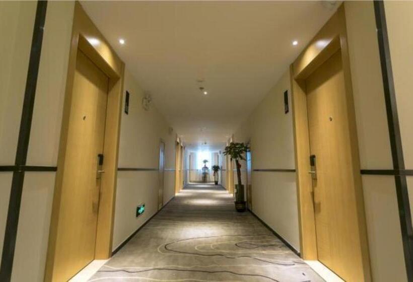 فندق City Comfort Inn Xinfeng High Speed Railway West Station Yingbin Avenue