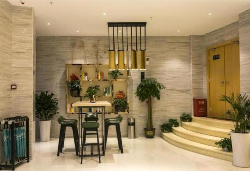 فندق City Comfort Inn Xinfeng High Speed Railway West Station Yingbin Avenue