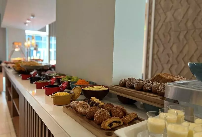 هتل Element Dubai Airport