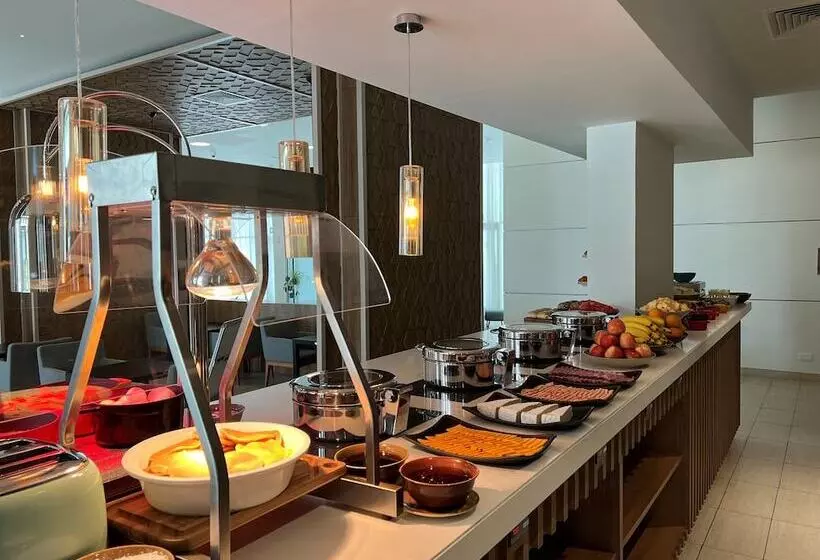 هتل Element Dubai Airport