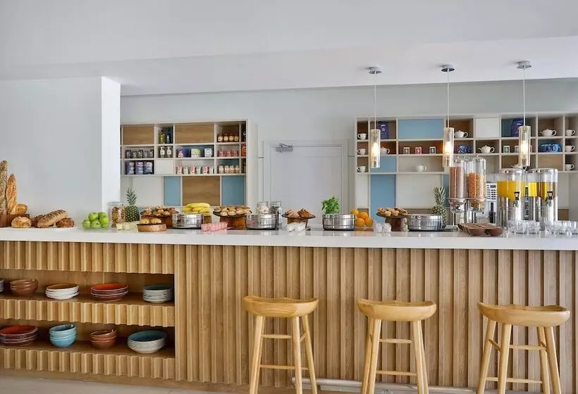 هتل Element Dubai Airport