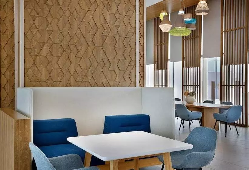 هتل Element Dubai Airport