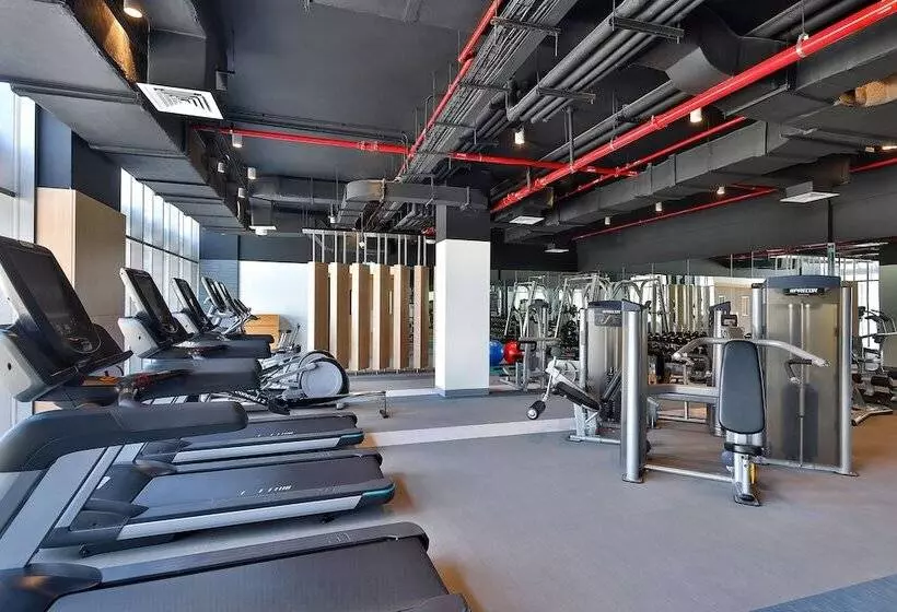 هتل Element Dubai Airport