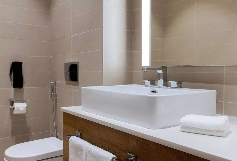 هتل Element Dubai Airport